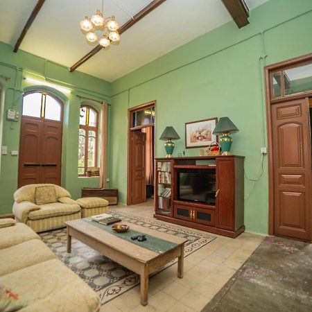 Central House With Beautiful Garden Амман Екстер'єр фото